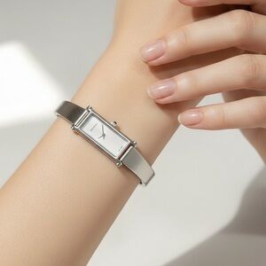 GUCCI 1500L Rectangular Bangle Silver Plated Women’s Quartz Wristwatch